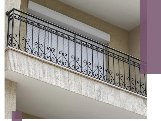 Балконные ограждения из металла и стекла в Оренбурге для домов