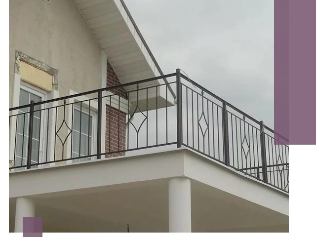 Изготовление балконных ограждений в Оренбурге из металла и стекла