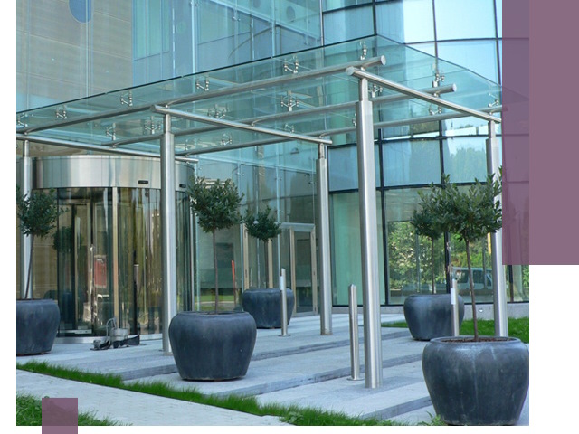 Навесы из стекла на заказ в Оренбурге — монтаж и установка